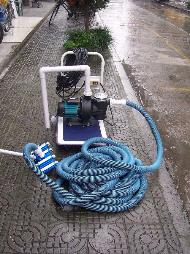 供应泳池吸污机清洁工具